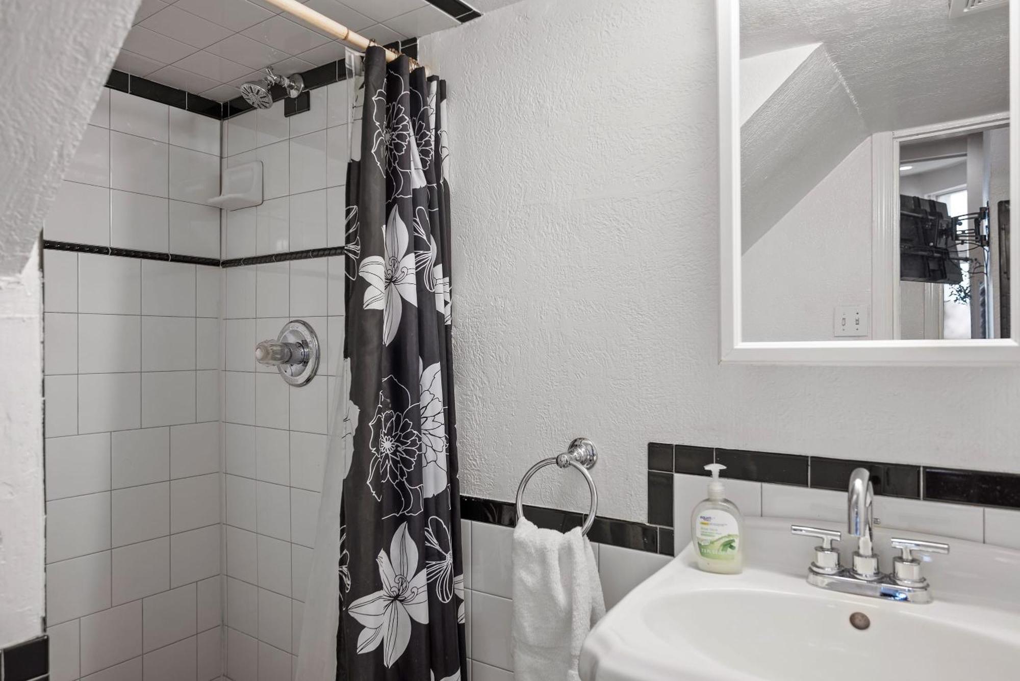 Ferienwohnung Charming Studio-Panoramic View-Your Pittsburgh Sanctuary Exterior foto